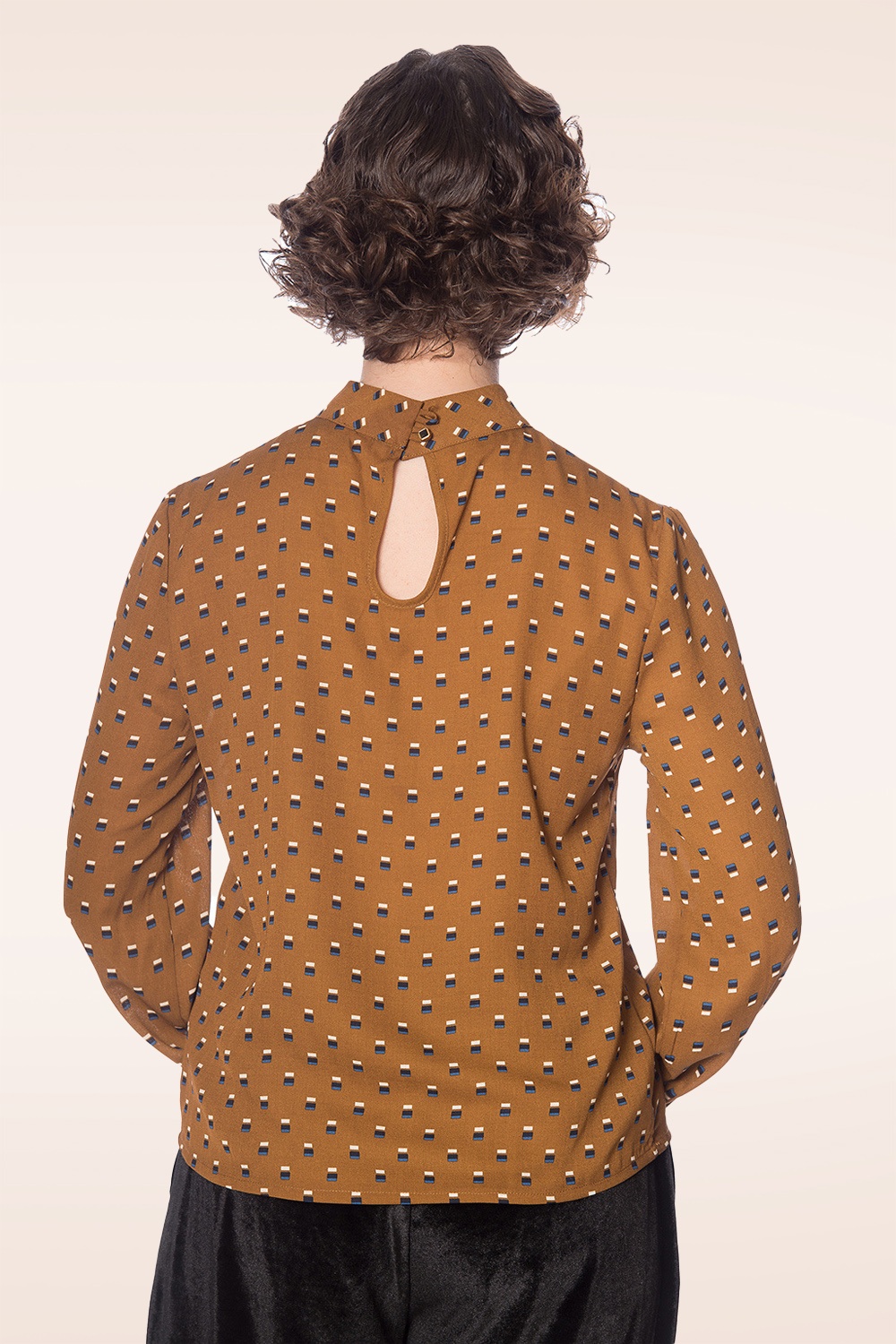 Banned Retro - Box Spot blouse in bruin 2