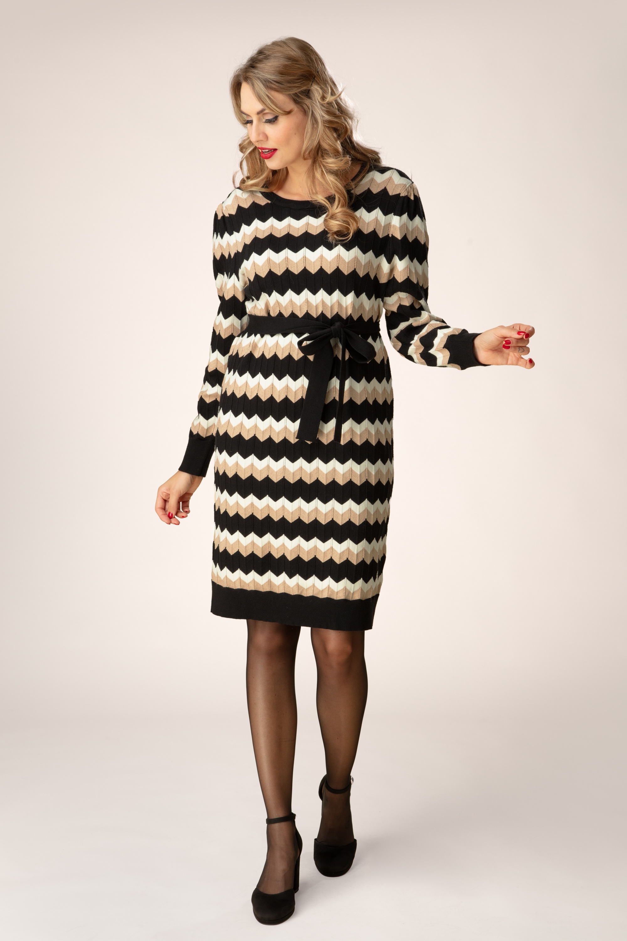 Smashed Lemon - Joanne gebreide jurk in zwart en zand