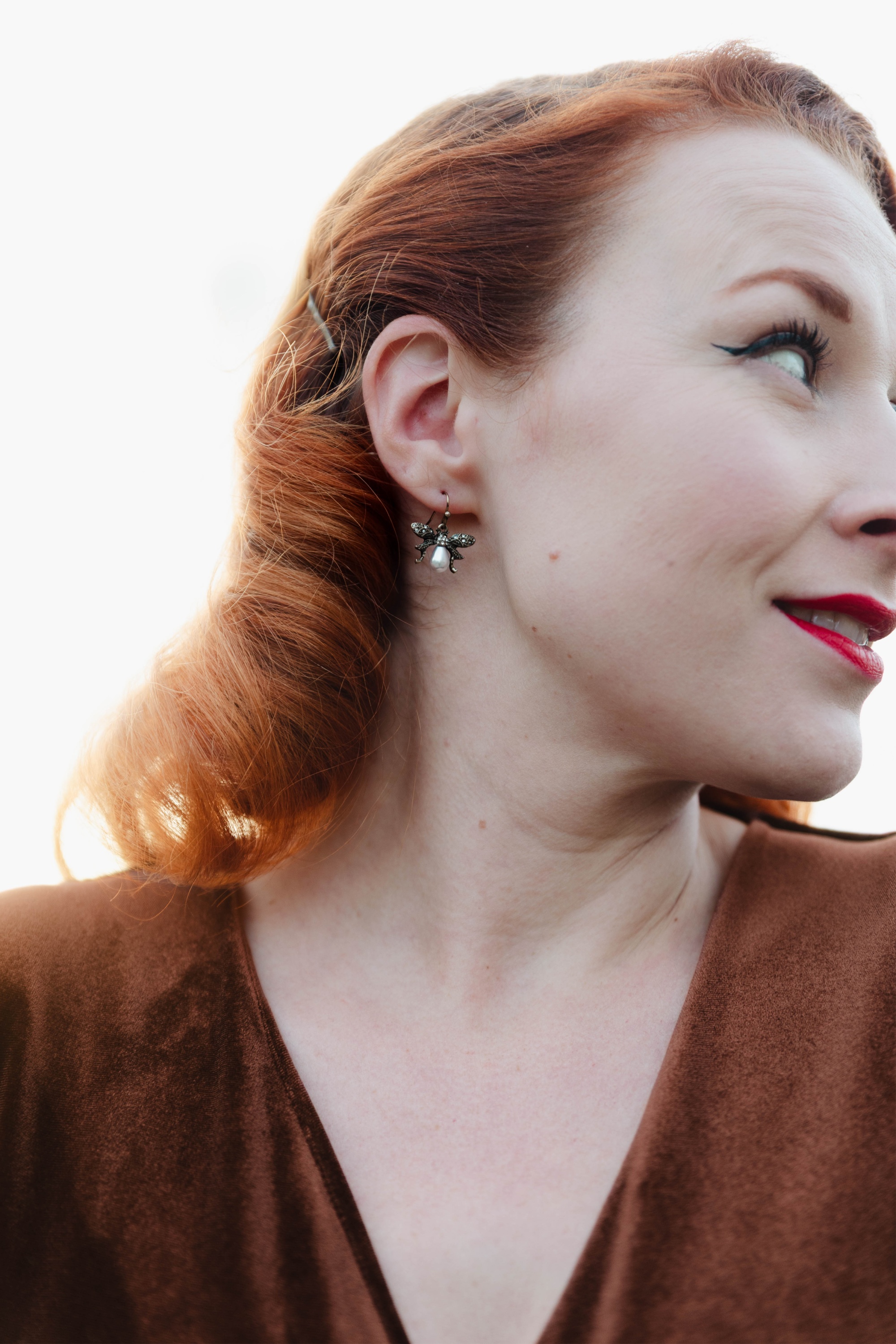 Lovely - Bumble Bee parel oorbellen in goud 2