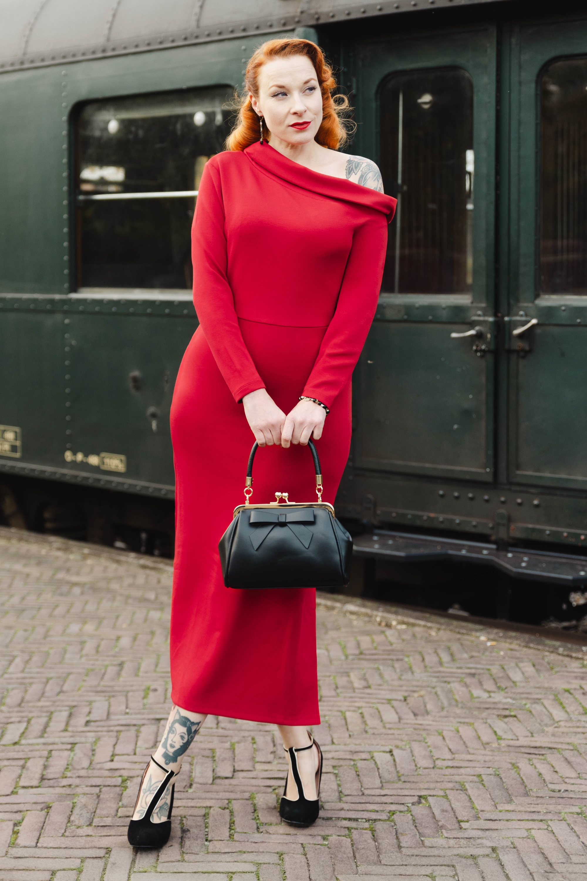 K-Design - Lucy Off Shoulder maxi jurk in rood