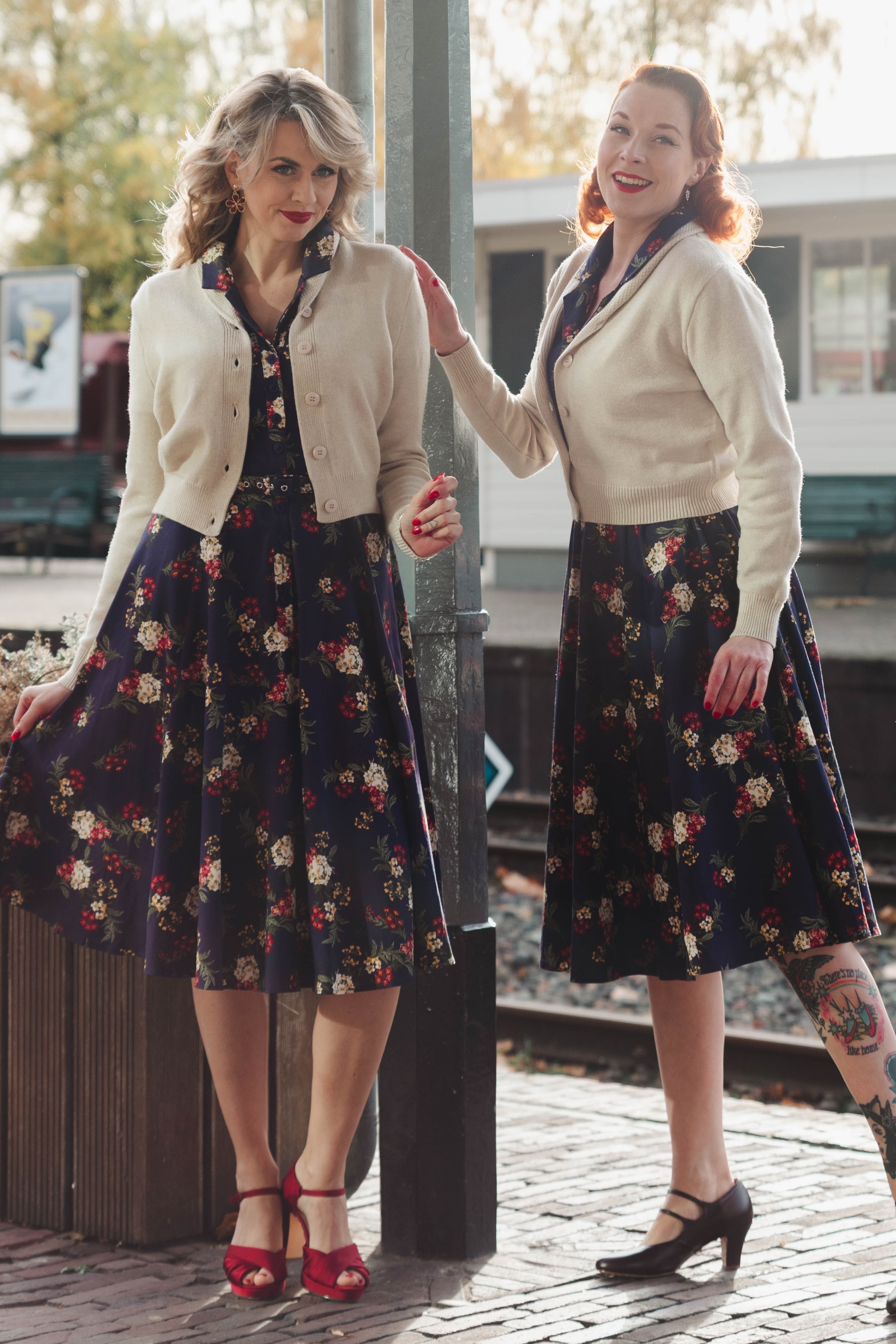 Banned Retro - Evening Bloom swing jurk in donkerblauw 2