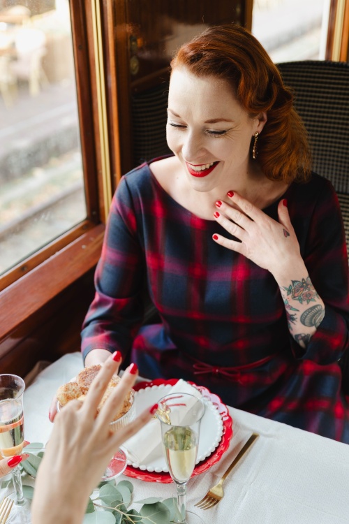 Banned Retro - Diana geruite swing jurk in rood en blauw 2