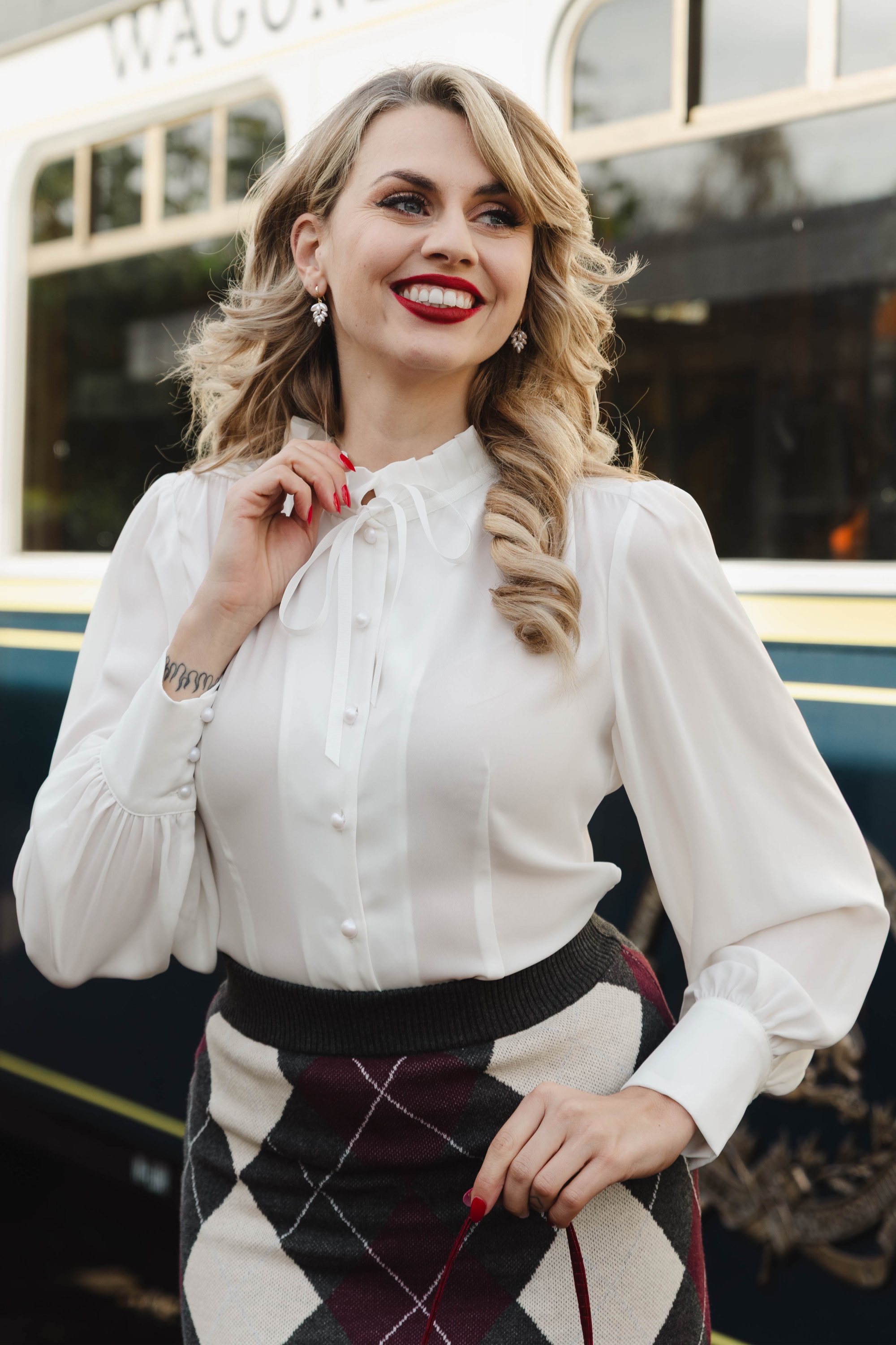 Banned Retro - The Poet’s blouse in wit