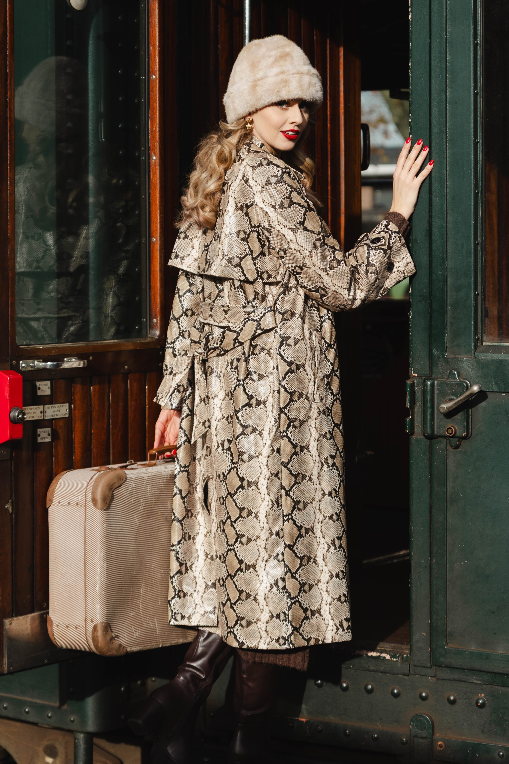 Glamorous - Sarah Venom trenchcoat in beige