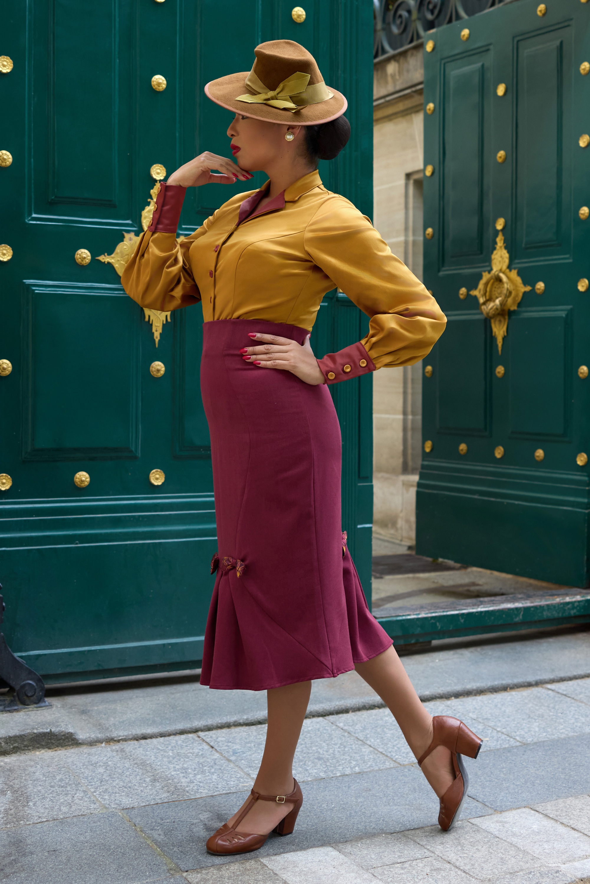Miss Candyfloss - Lena Aurum Satin blouse in geelgoud 2