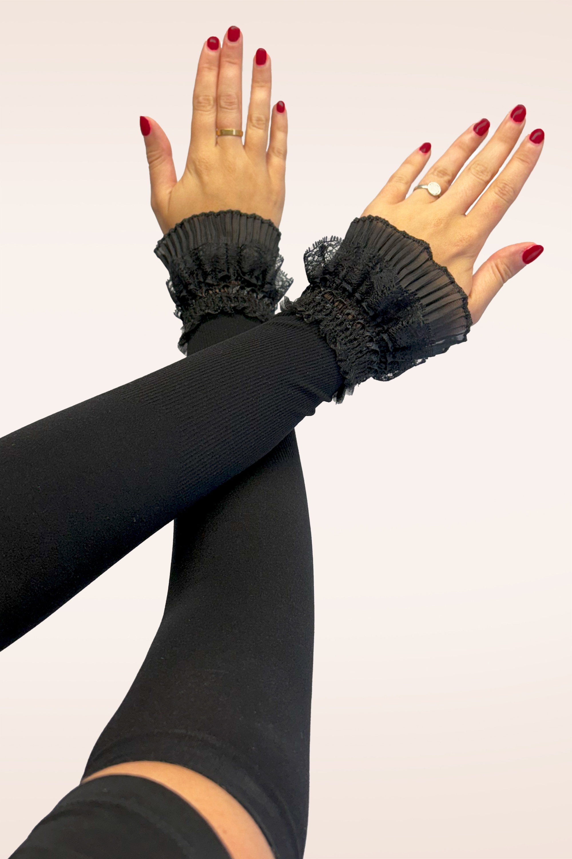 Pamela Mann - Victorian Lace mouwen in zwart