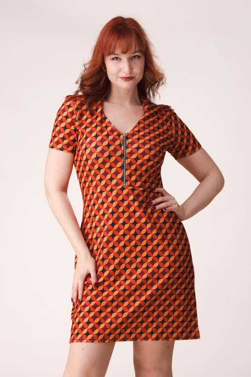 Vintage Chic for Topvintage - Topvintage exclusive ~ Daisy Geo Retro jurk in oranje en zwart