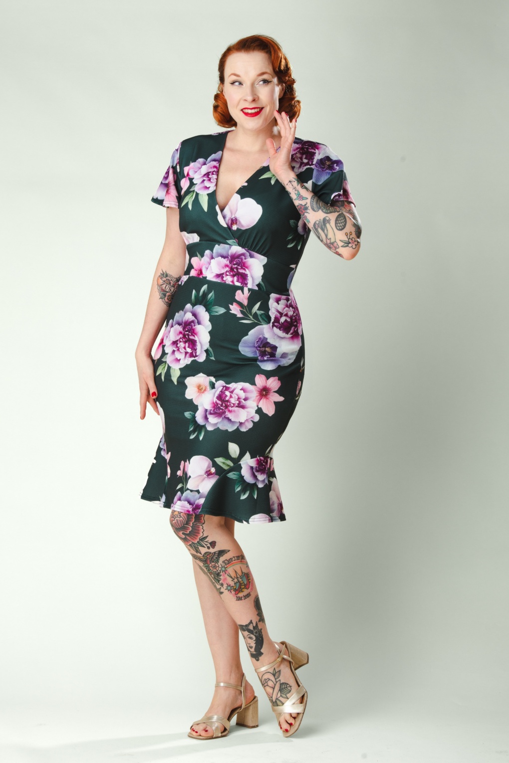 Vintage Chic for Topvintage - Topvintage exclusive ~ Katie Floral Jacquard pencil jurk in donkergroen en paars