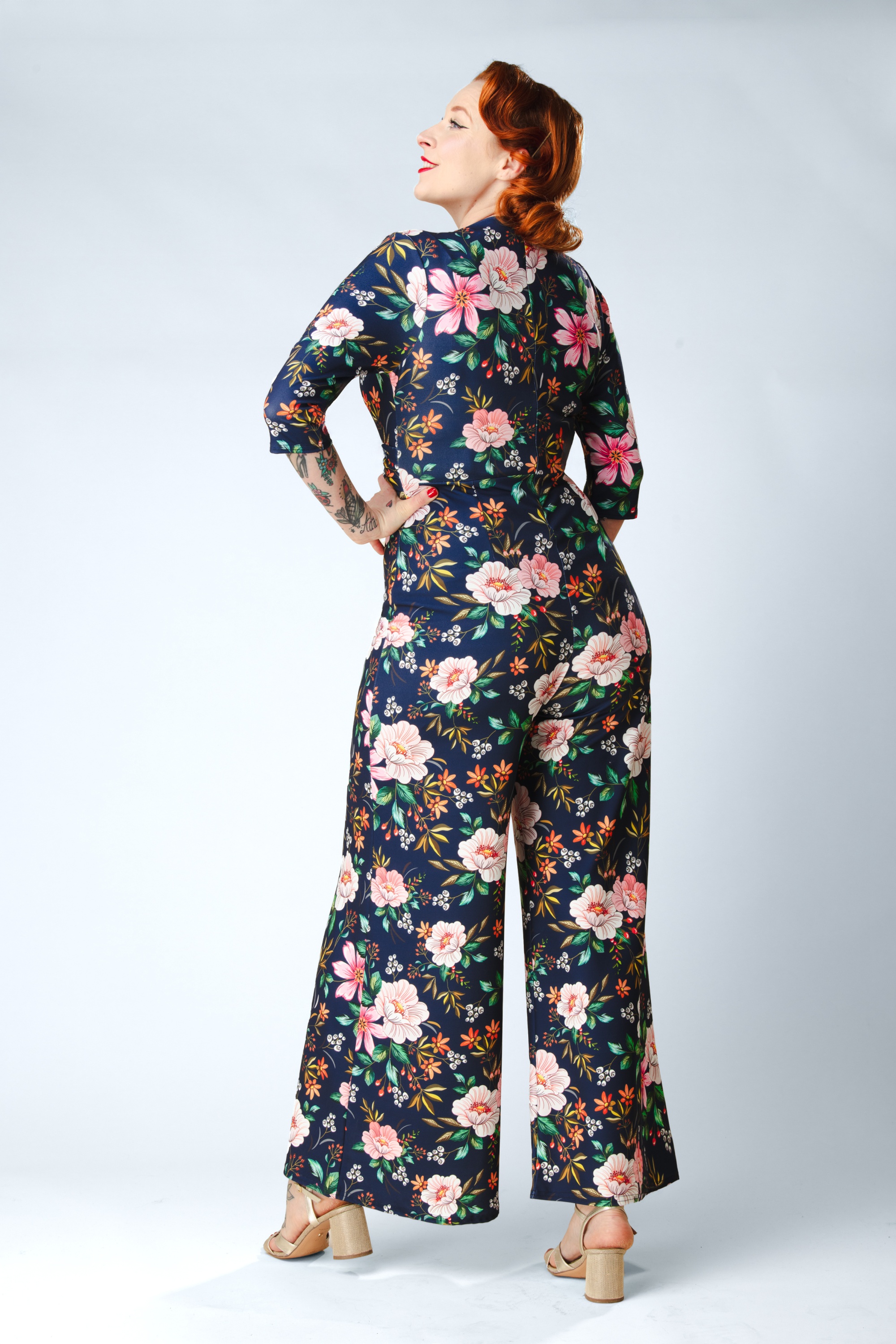 Vintage Chic for Topvintage - Topvintage exclusive ~ Savannah Floral and Berry jumpsuit in marineblauw  3