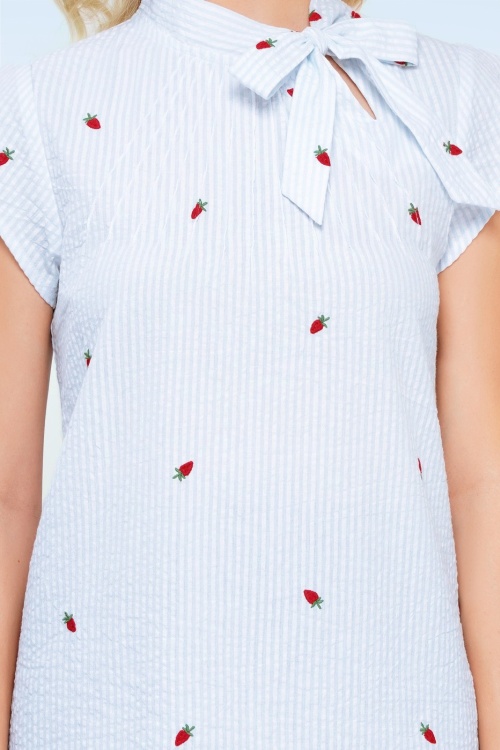 Circus - Anna katoenen gestreepte aardbeien blouse in lichtblauw en wit 2