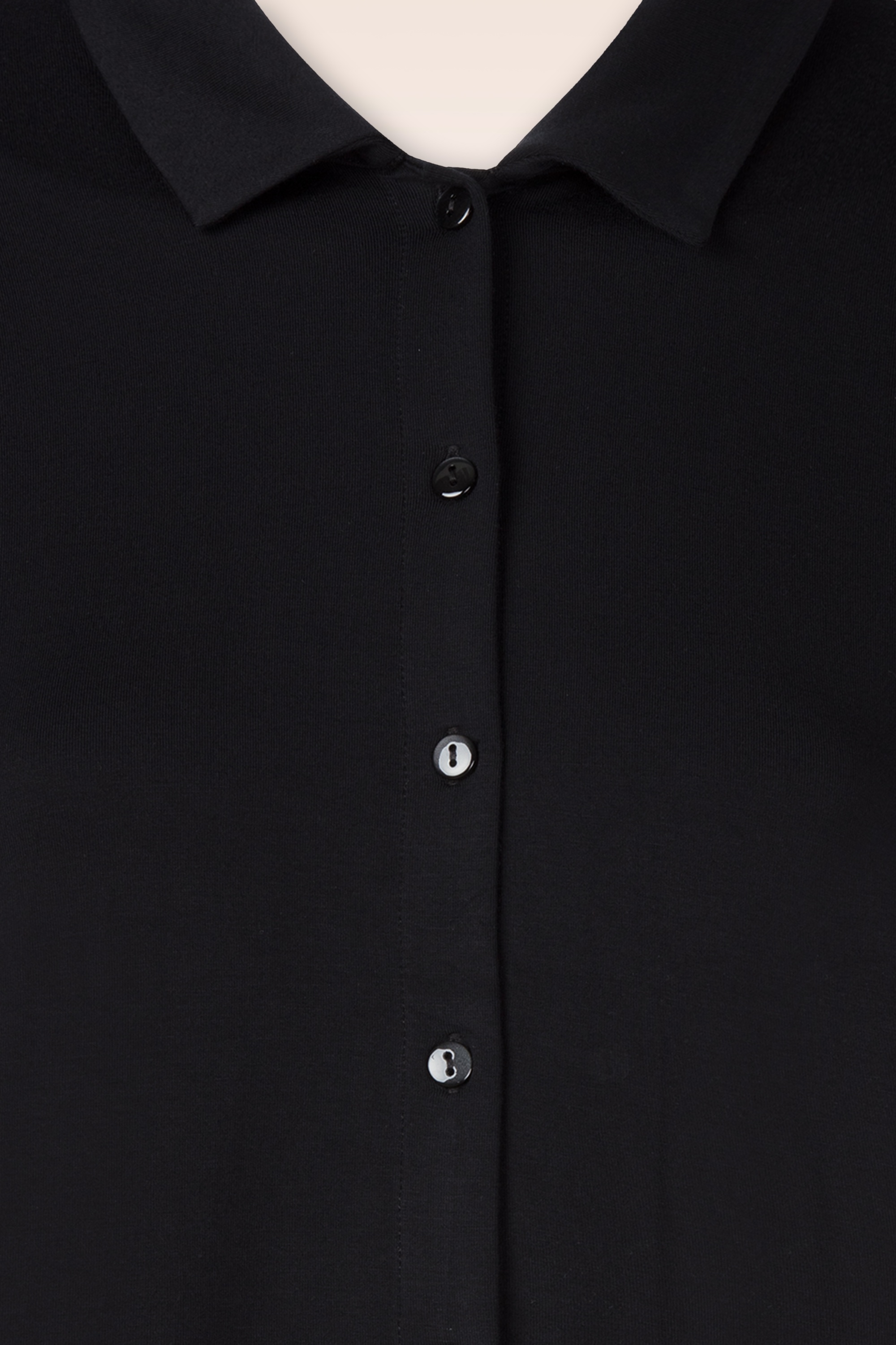 Surkana - Nomi Short Sleeve Bamboo blouse in zwart 2