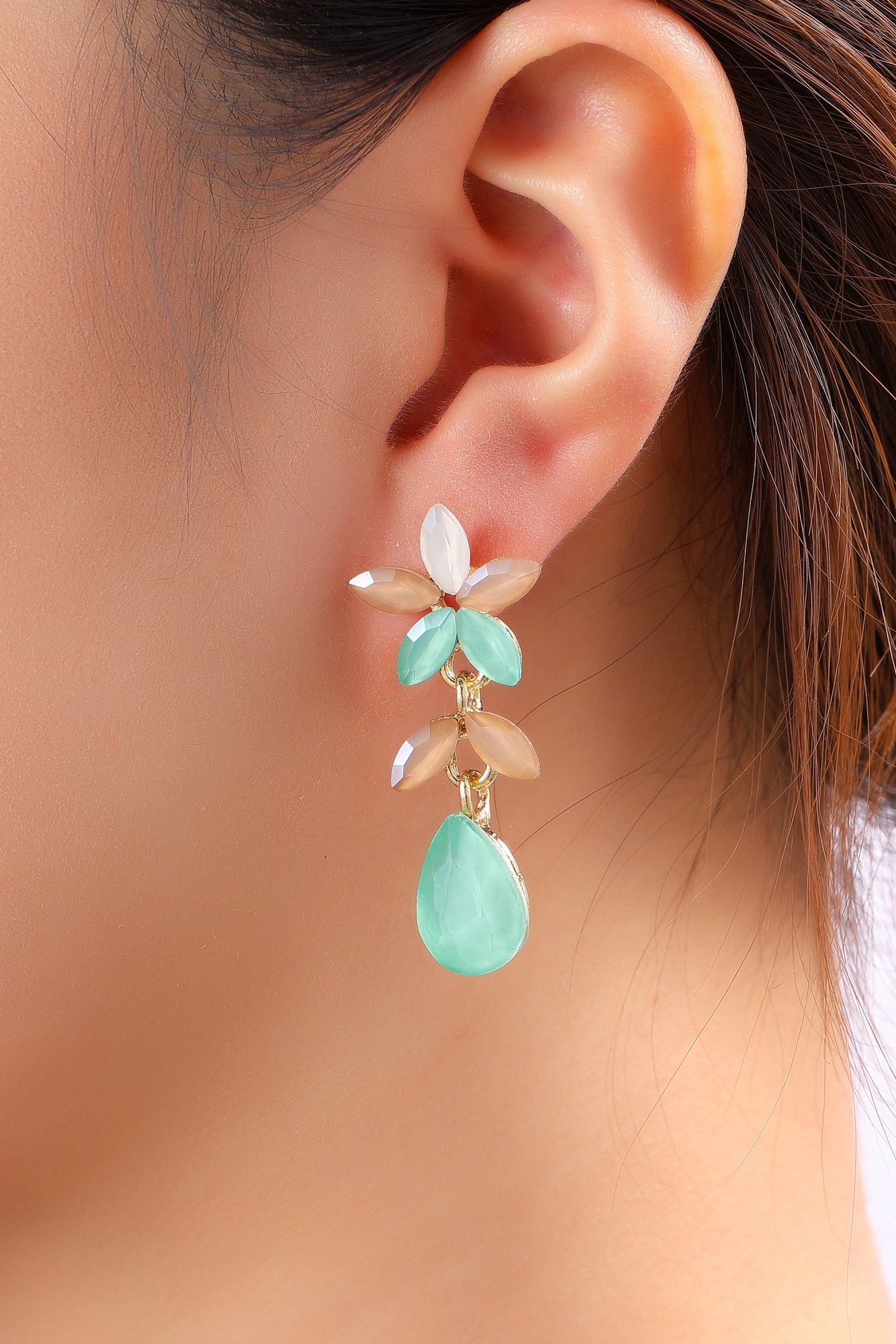 Day&Eve by Go Dutch Label - Maison Blossom Dangle oorbellen in mint