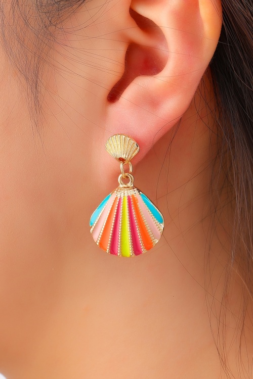 Day&Eve by Go Dutch Label - Striped Shell Dangle oorbellen in goud