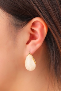 Day&Eve by Go Dutch Label - Pearly Drop Shaped oorbellen in wit