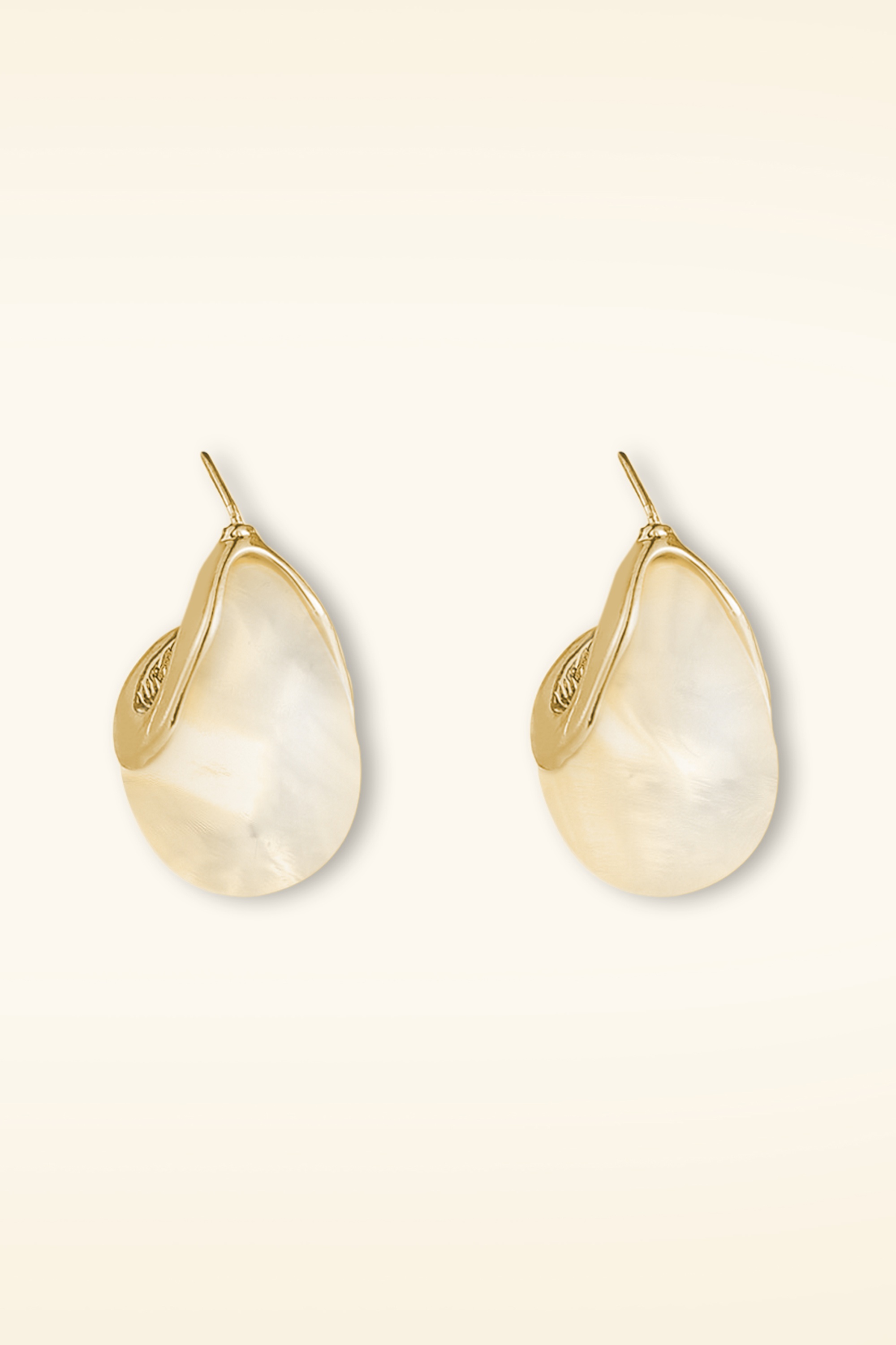 Day&Eve by Go Dutch Label - Pearly Drop Shaped oorbellen in wit 2
