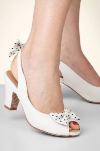 Lola Ramona ♥ Topvintage - Ava Take a Bow sandaaltjes in gebroken wit