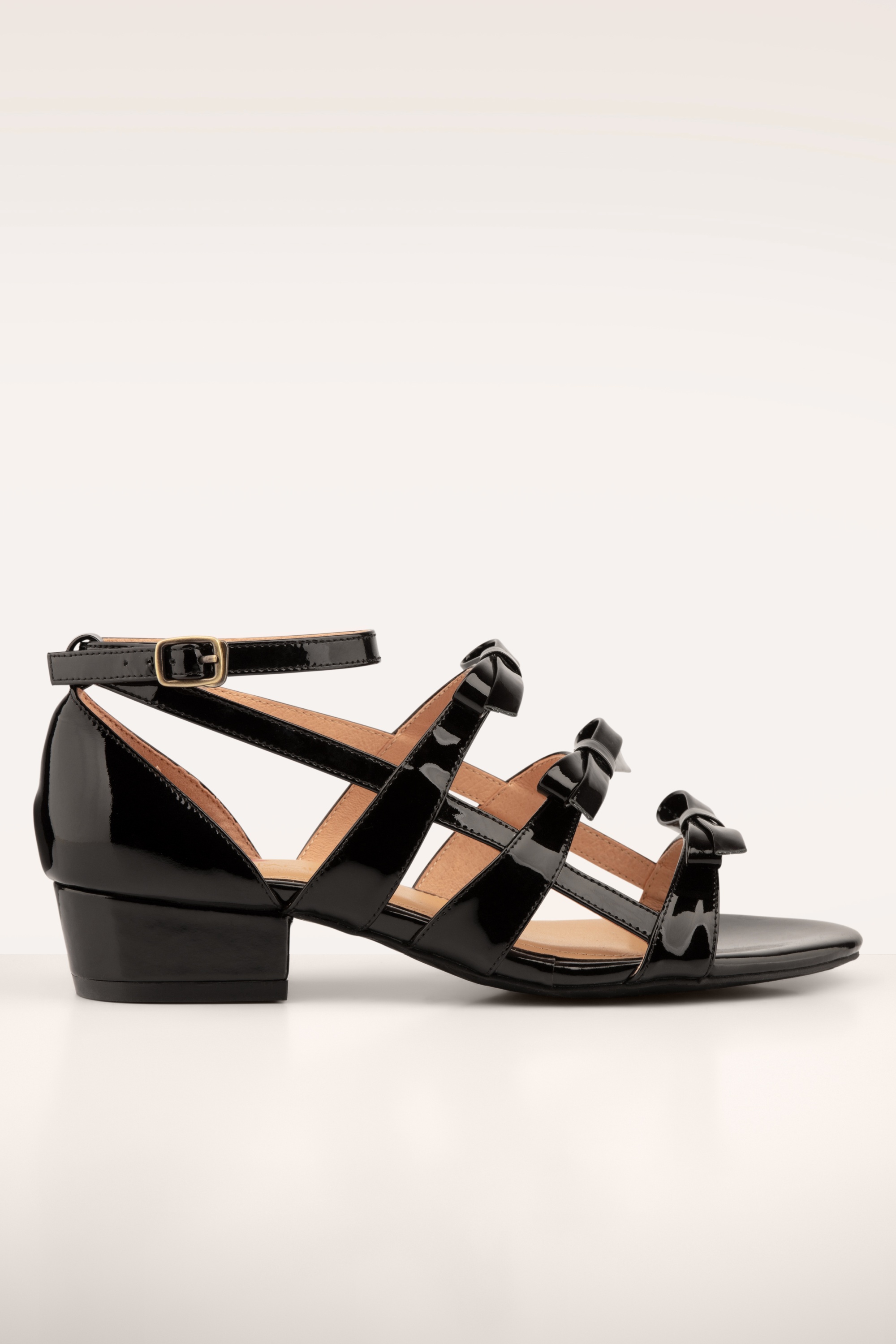 Lola Ramona ♥ Topvintage - Alice Couture Bow lak sandaaltjes in zwart 2