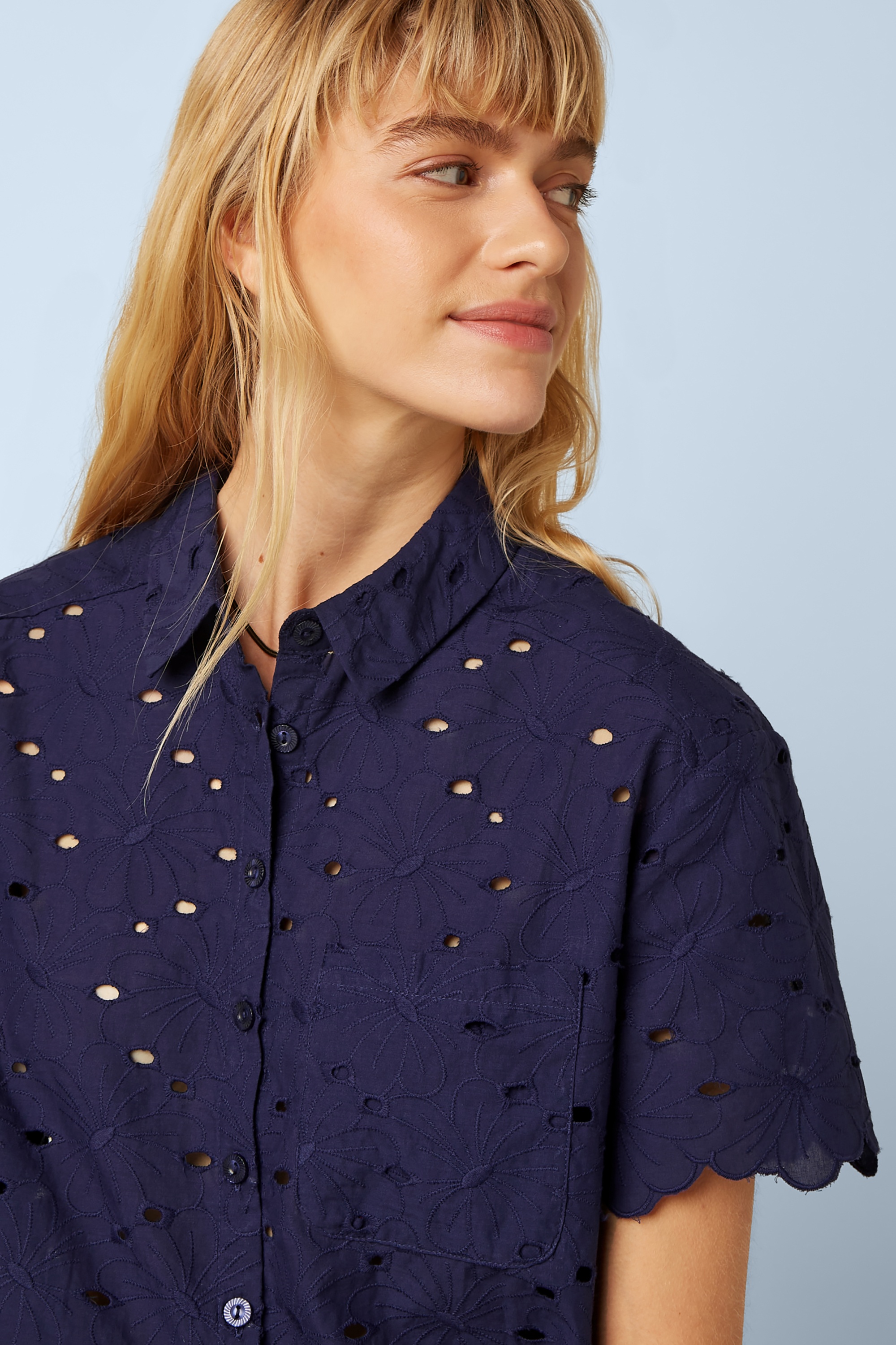 King Louie - Evelina Brava Broderie blouse in beacon blauw 2