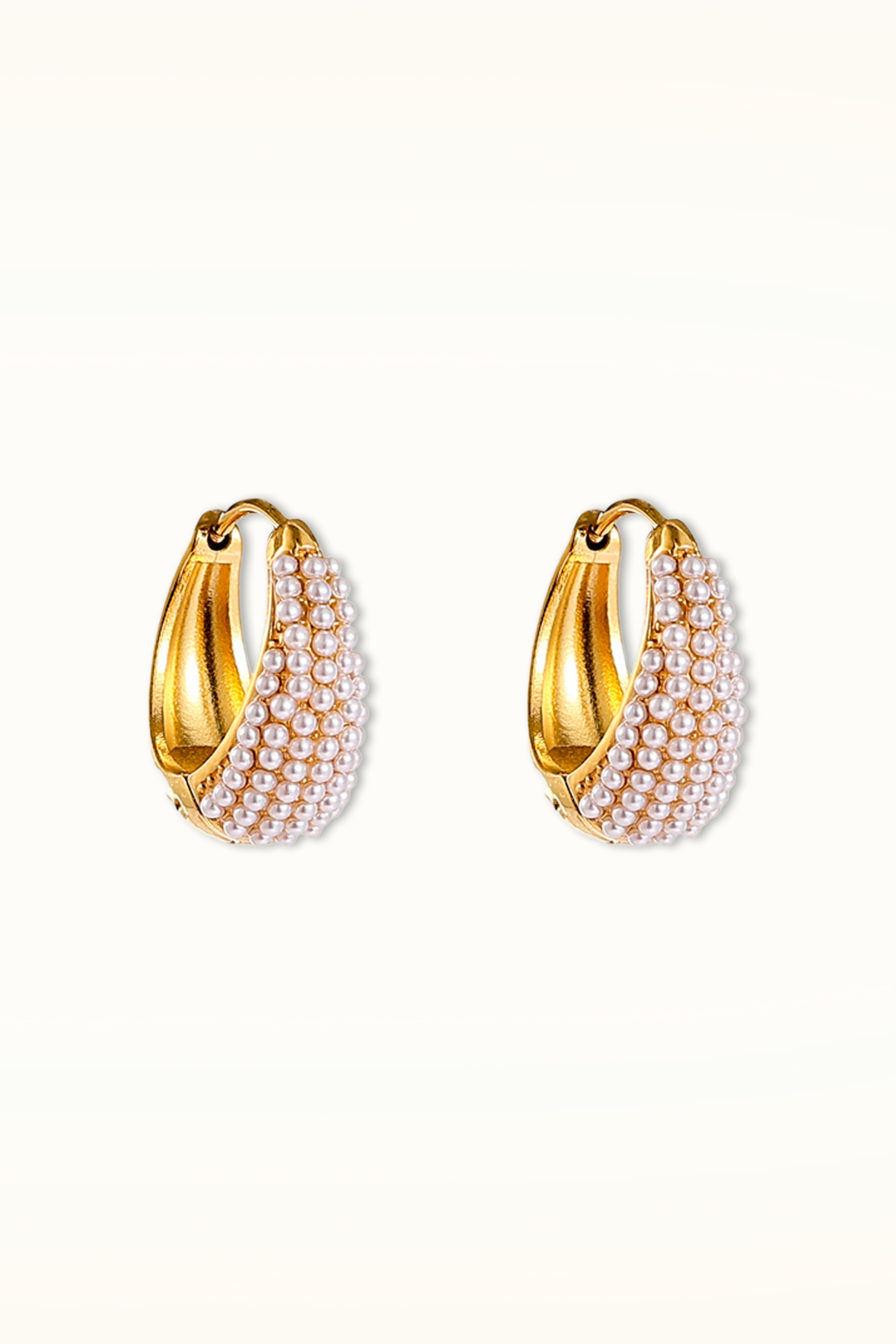 Day&Eve by Go Dutch Label - Pearly Drop Hoop oorbellen in goud 2