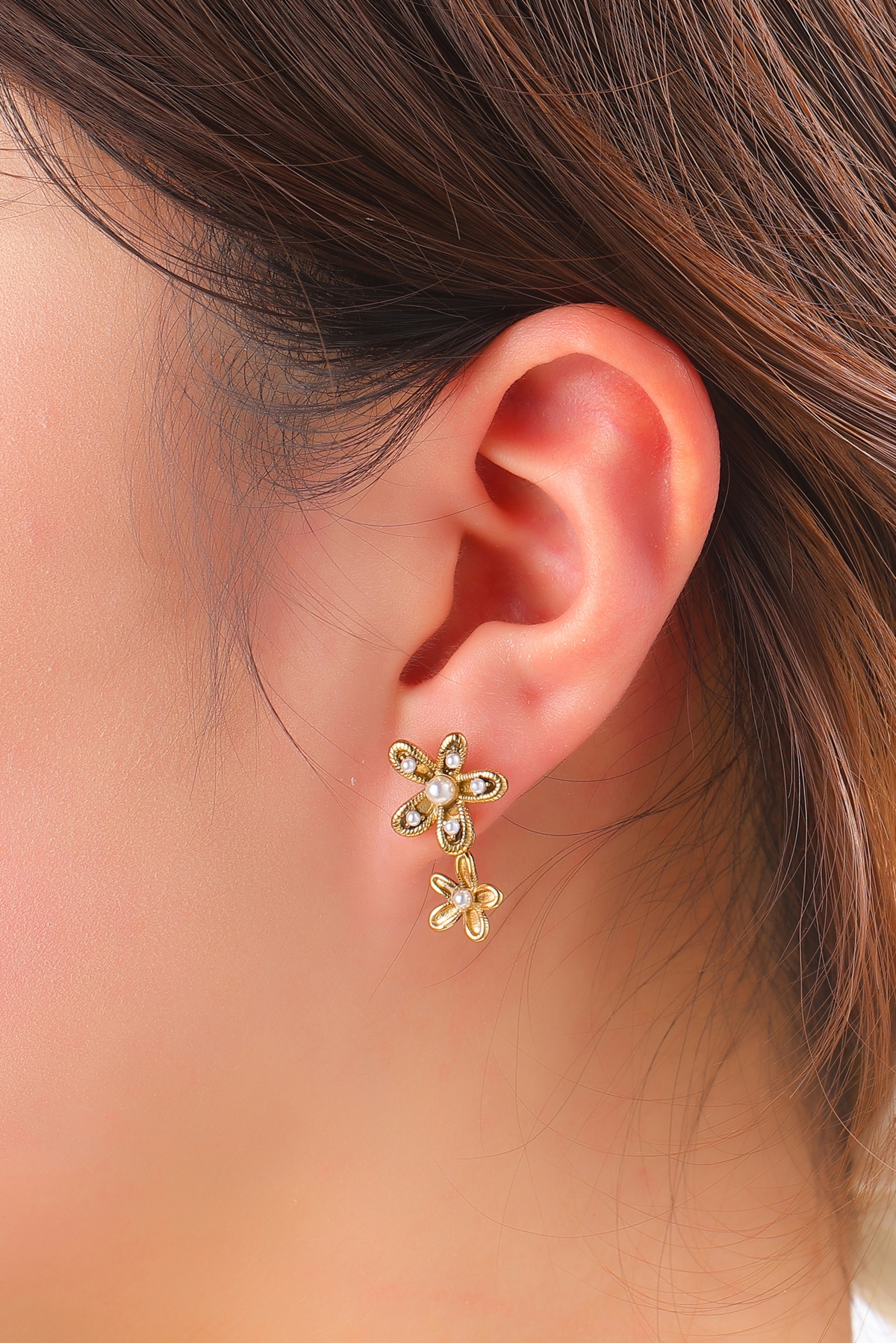 Day&Eve by Go Dutch Label - Double Pearl Flower oorbellen in goud