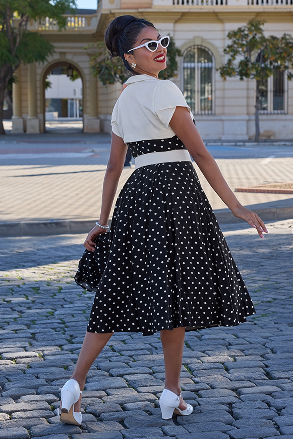 Miss Candyfloss - Jenna May Lou bolero polka dot swing jurk in zwart en wit 3