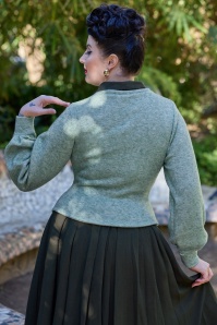 Miss Candyfloss - Betill Sage gebreid vest in varengroen 2