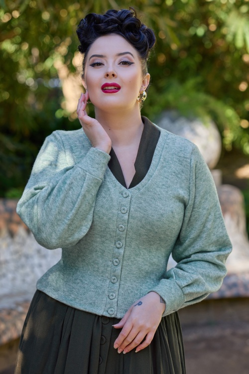 Miss Candyfloss - Betill Sage gebreid vest in varengroen