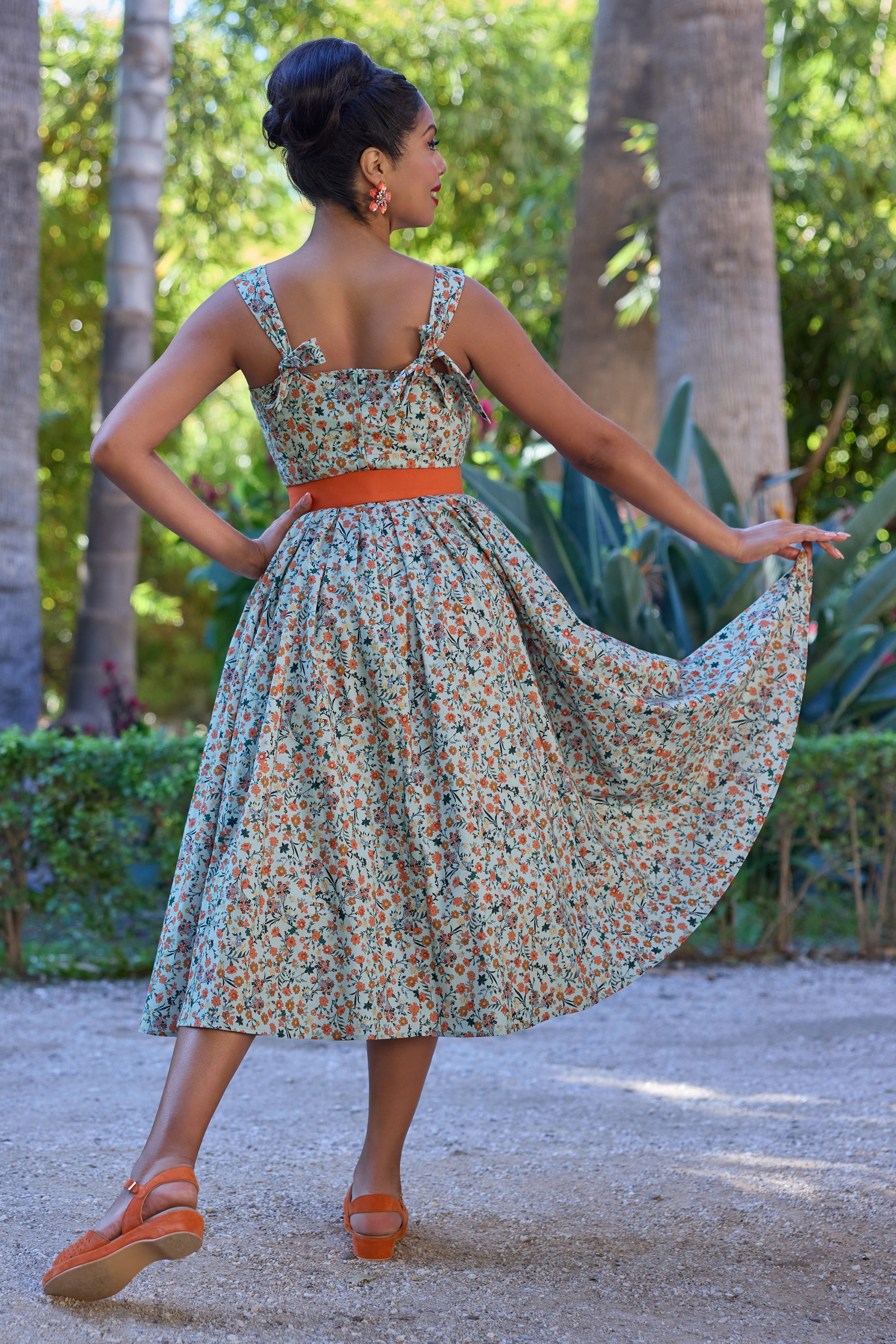 Miss Candyfloss - Louison Fire floral katoenen swing jurk in saliegroen 2