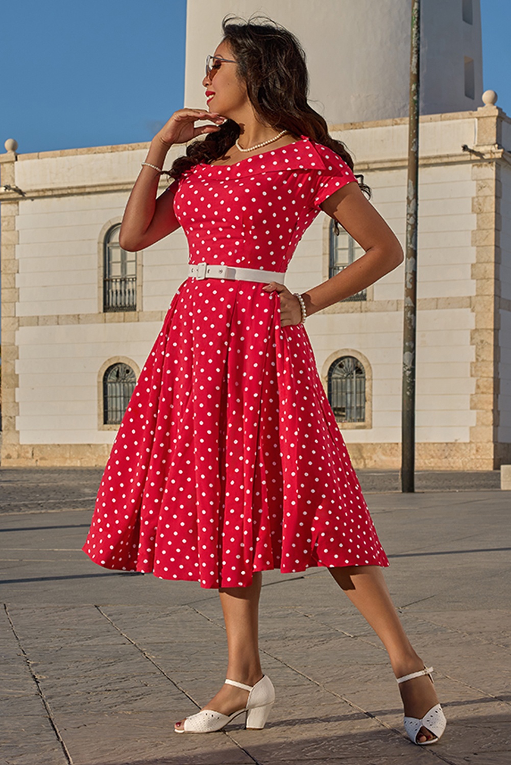 Miss Candyfloss - Shanna Rose polka dot swing jurk in rood en wit 2