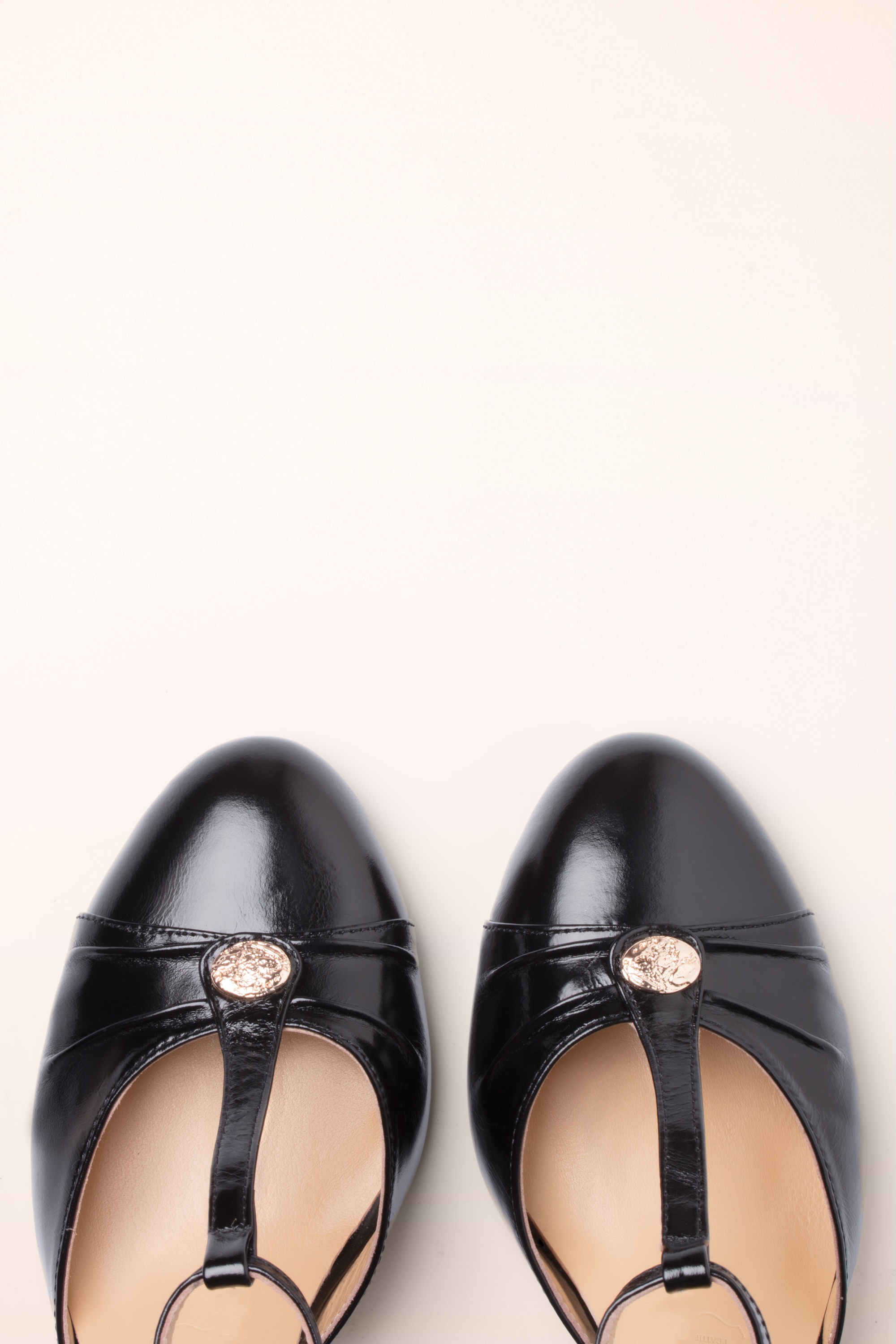 Charlie Stone - Vincenza T-Strap pumps in zwart 3