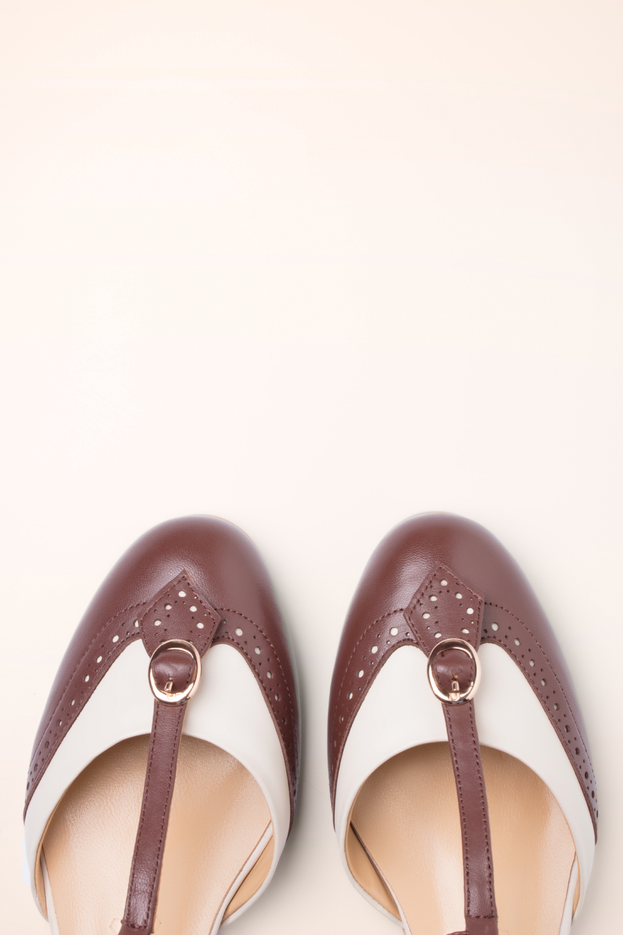 Charlie Stone - Parisienne T-Strap flats in espresso en crème 3
