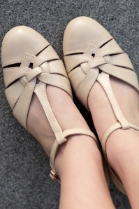 Charlie Stone - Montpellier T-Strap flats in ivoor 3