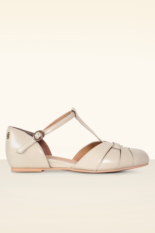 Charlie Stone - Montpellier T-Strap flats in ivoor