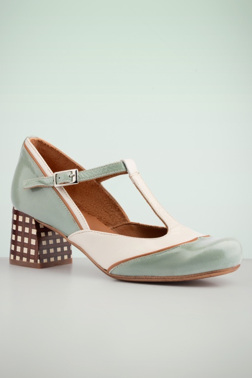Nemonic - Salvia T-strap pumps in pastelblauw en crème 3