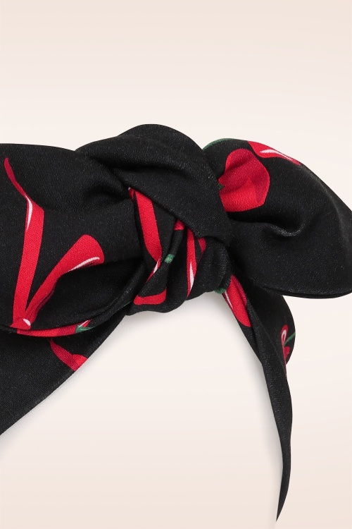 Banned Retro - Cherries and Bows bandana in zwart 3