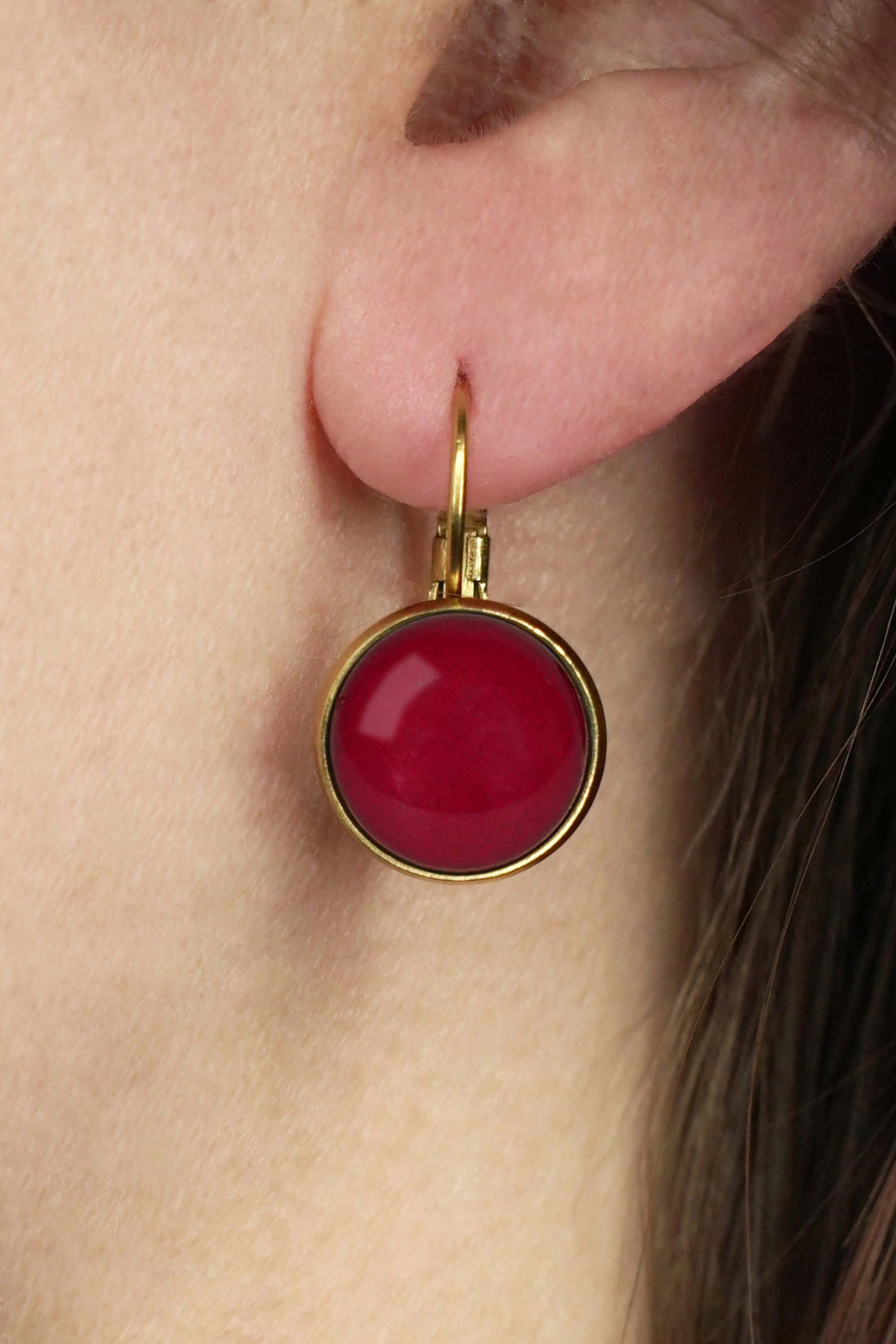 Urban Hippies - Vergulde dot oorbellen in cherry