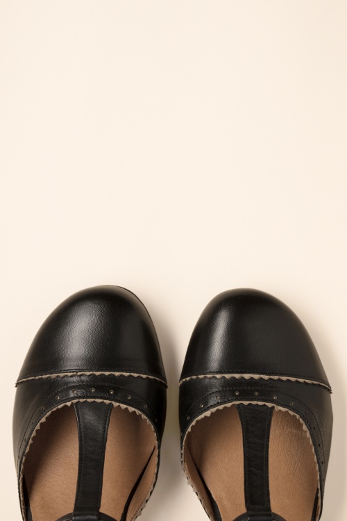 Miz Mooz - Fernie T-Strap pumps in zwart en crème 2