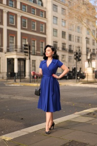 Glamour Bunny Business Babe - Topvintage Exclusive ~ The Glenda swing jurk in koningsblauw 4