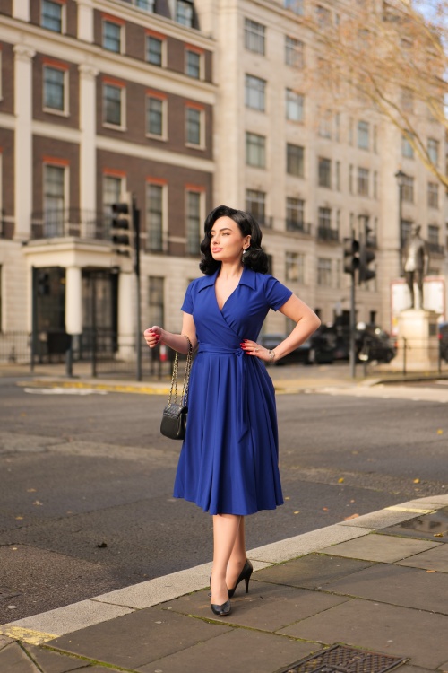 Glamour Bunny Business Babe - Topvintage Exclusive ~ The Glenda swing jurk in koningsblauw 4