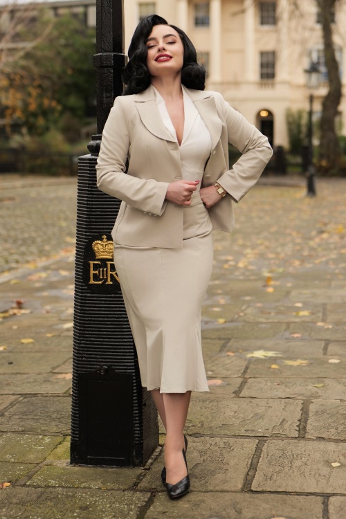 Glamour Bunny Business Babe - Topvintage Exclusive ~ The Vedette Fishtail rok in zand