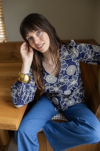 Very Cherry - Celia Calina katoenen broderie blouse in marineblauw