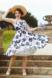 Hearts & Roses - Indigo Romance halter swing jurk in wit en donkerblauw