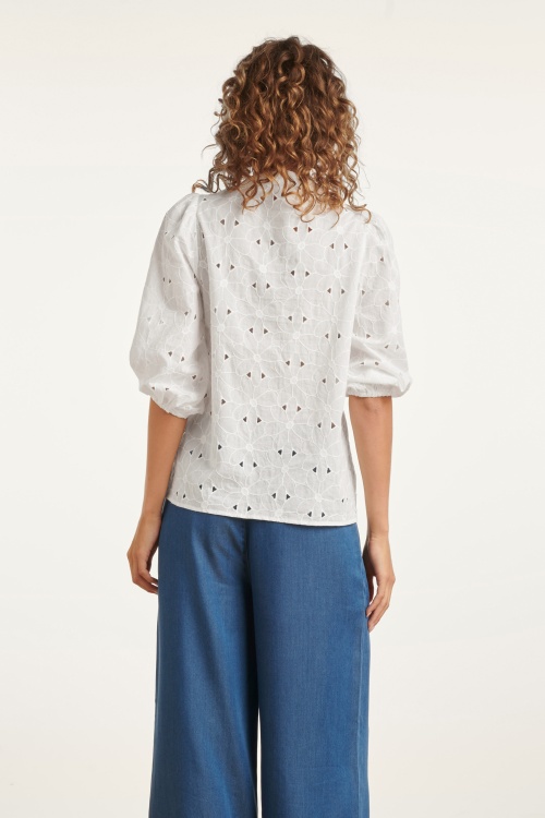 Smashed Lemon - Flora geborduurde katoenen blouse in wit 3