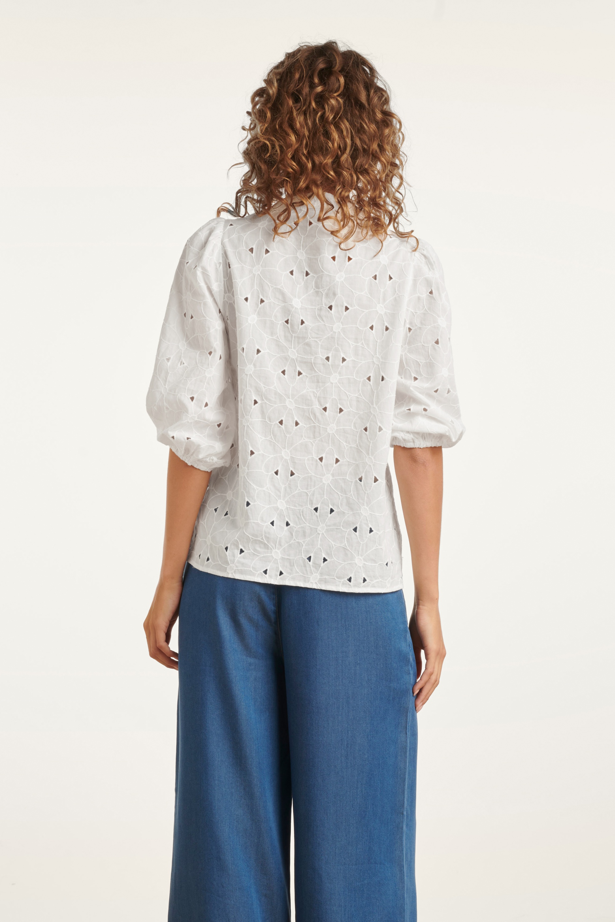 Smashed Lemon - Flora geborduurde katoenen blouse in wit 3