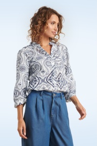 Smashed Lemon - Victoria broderie katoenen blouse in wit en marineblauw 4