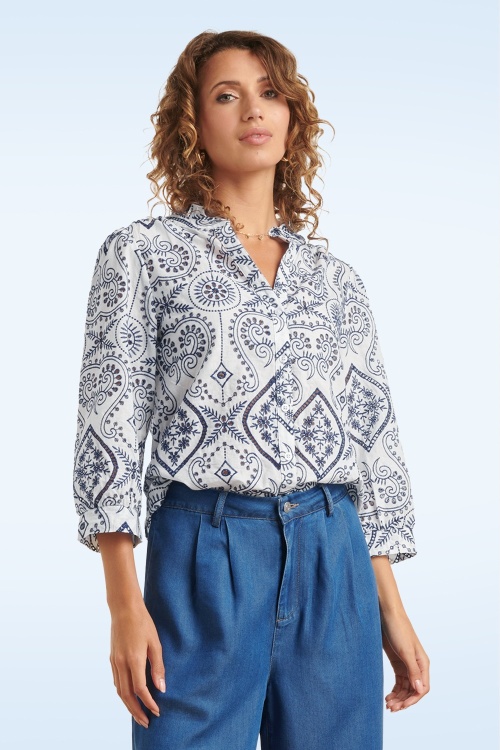 Smashed Lemon - Victoria broderie katoenen blouse in wit en marineblauw