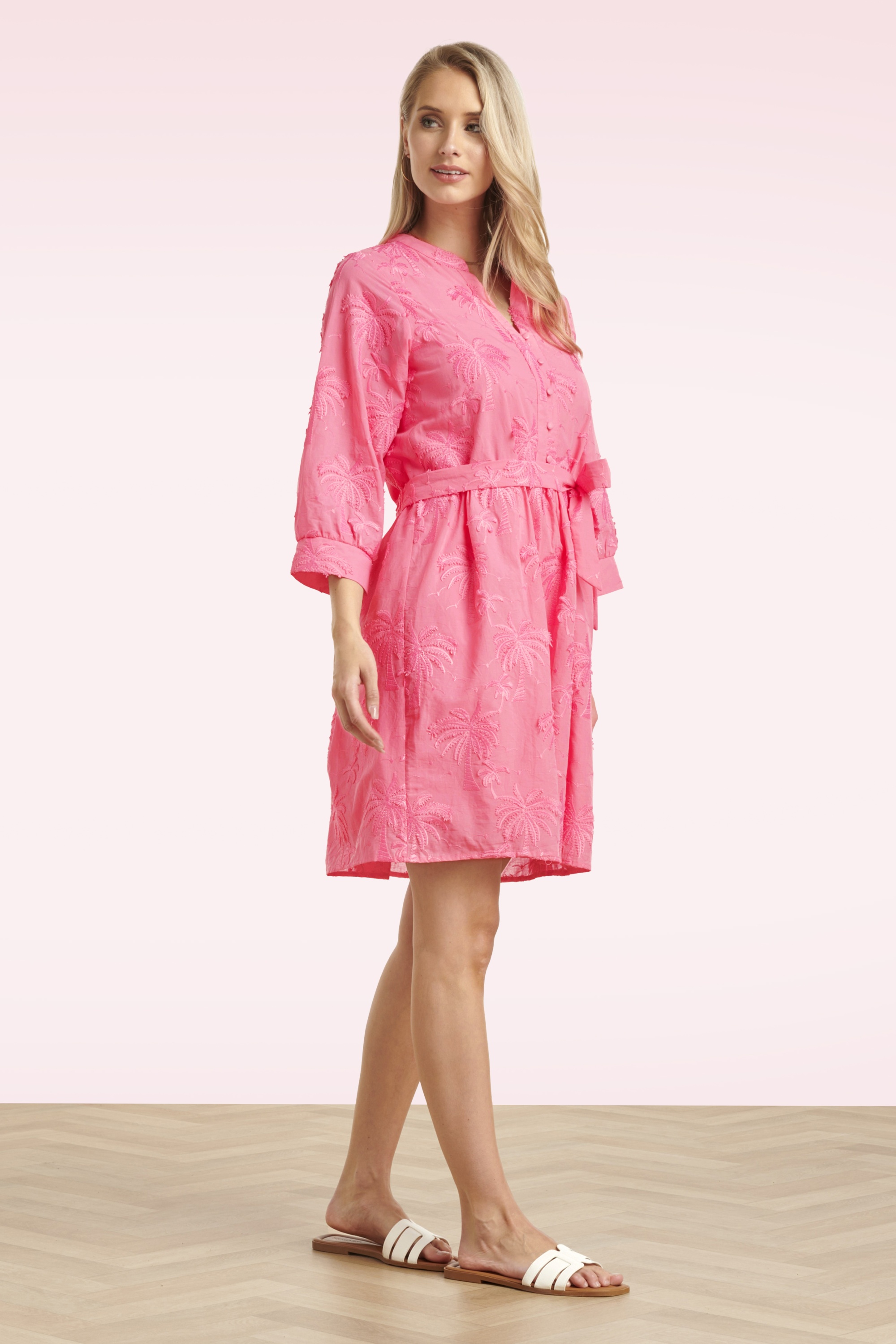 Smashed Lemon - Isla Palm geborduurde katoenen jurk in roze 4