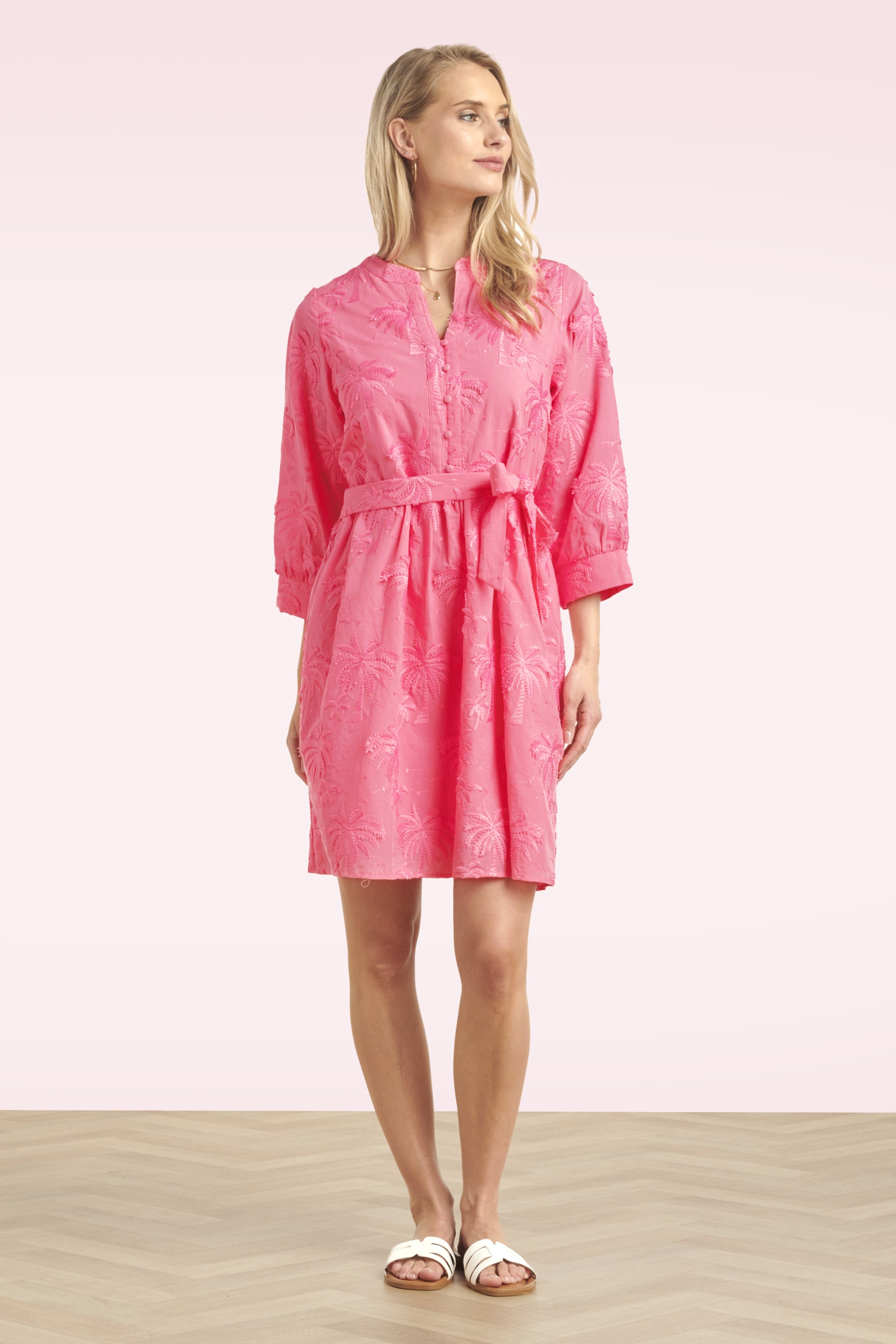 Smashed Lemon - Isla Palm geborduurde katoenen jurk in roze