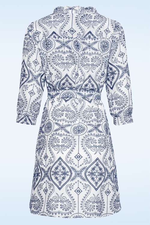 Smashed Lemon - Victoria broderie katoenen jurk in wit en marineblauw 5