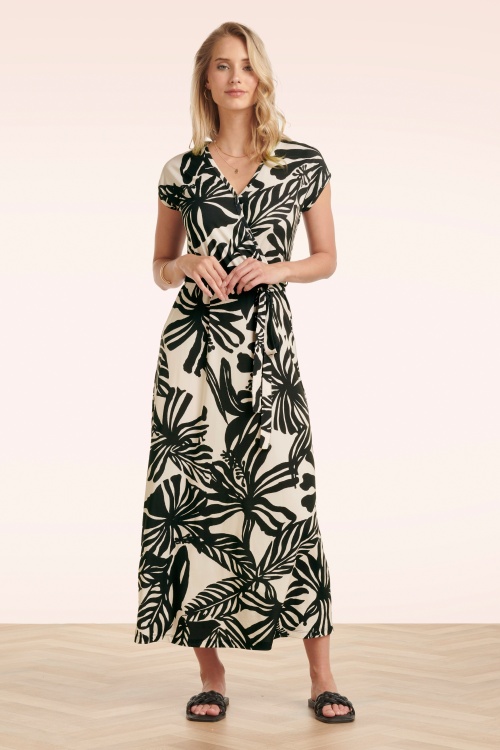 Smashed Lemon - Graphic Groove midaxi jurk in gebroken wit en zwart